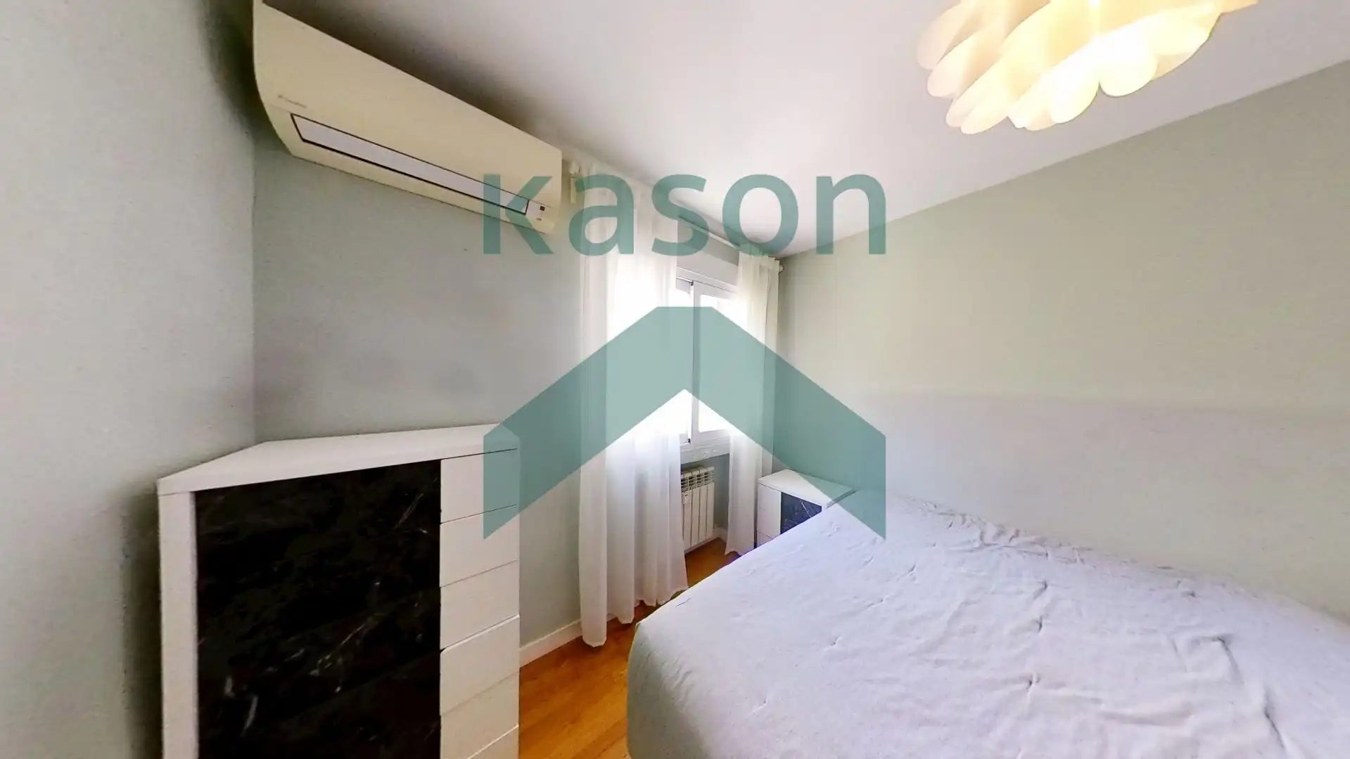 Schlafzimmer von Wohnung zum Verkauf in Madrid mit Klimaanlage und Heizung