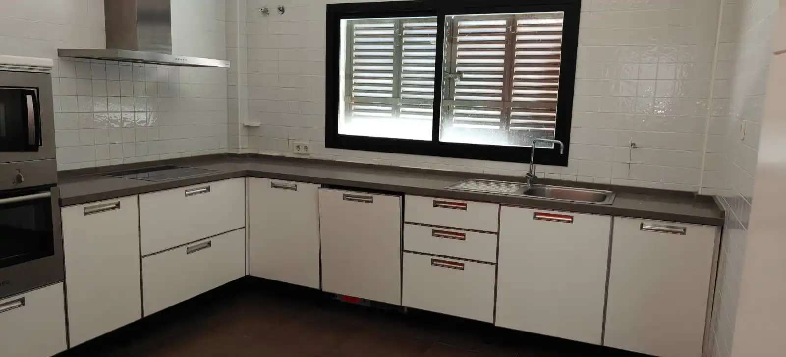 Cuina de Casa o xalet en venda en Espartinas amb Aire condicionat, Jardí privat i Terrassa