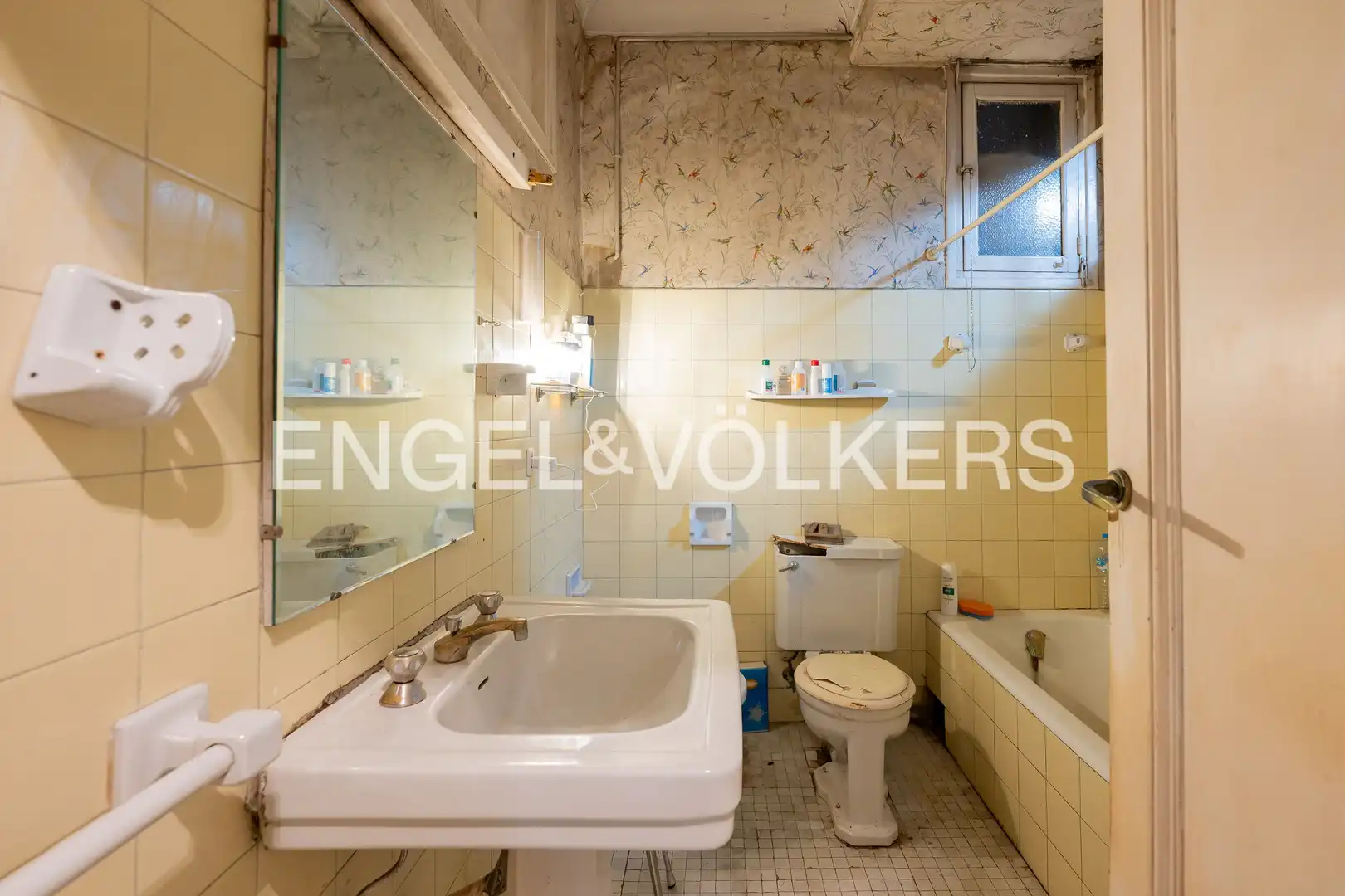 Badezimmer von Wohnung zum Verkauf in Madrid mit Heizung, Parkett und Abstellraum