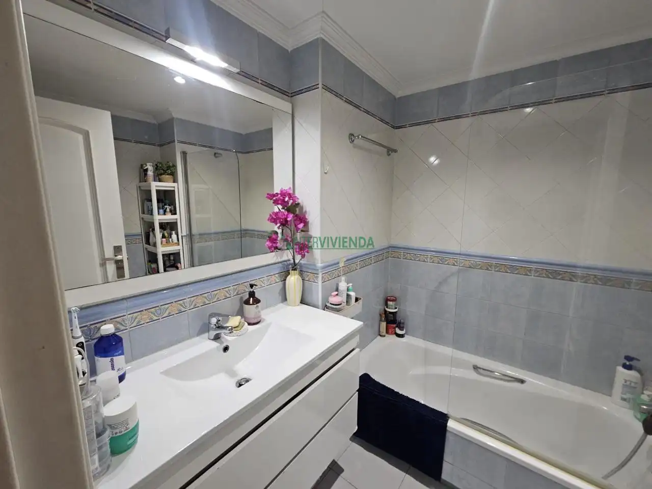 Baño de Apartamento en venta en Vigo  con Calefacción y Parquet