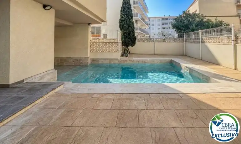 Piscina de Apartamento en venta en Roses con Calefacción, Terraza y Piscina