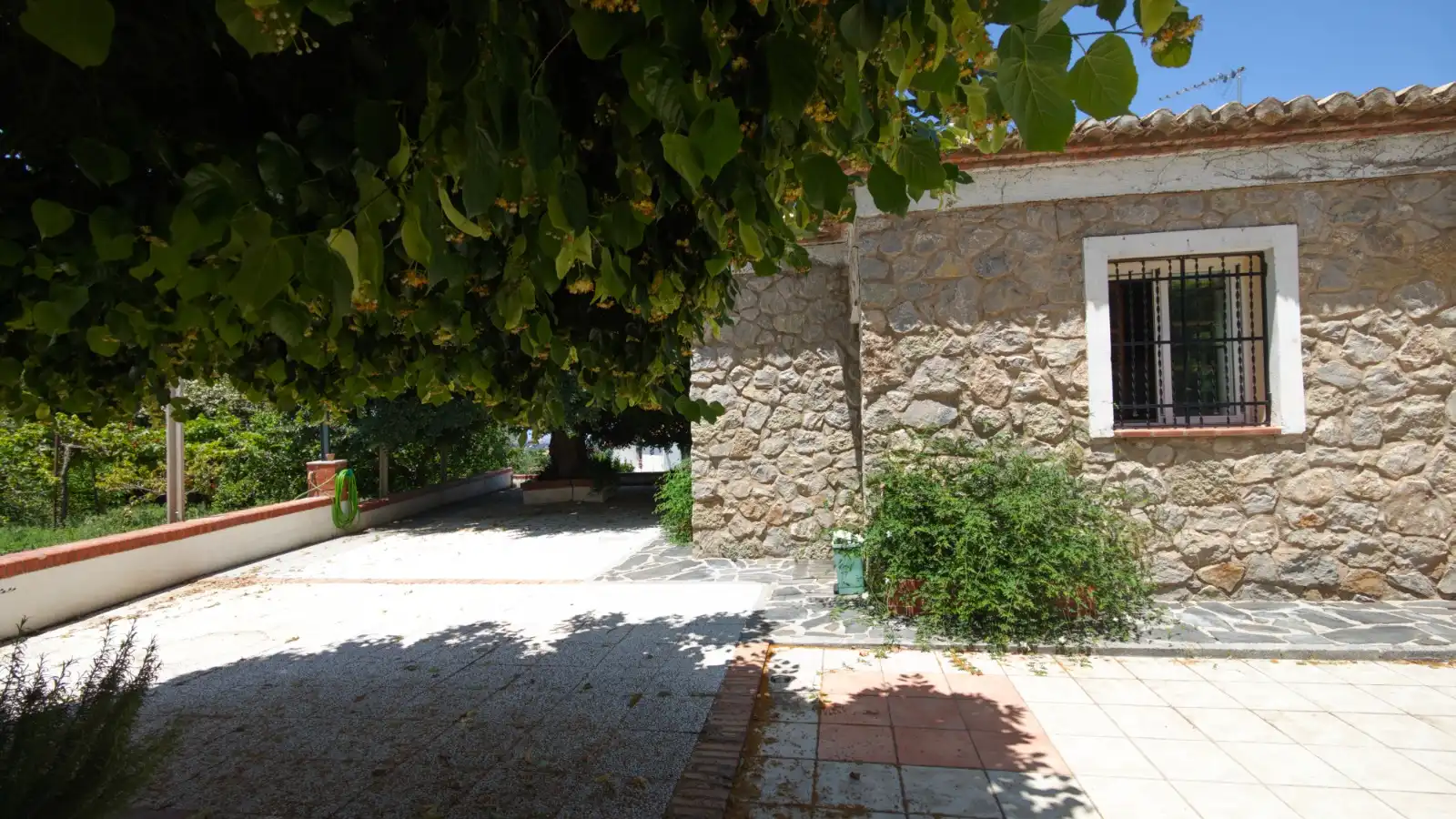 Casa o xalet en venda en La Zubia amb Aire condicionat, Jardí privat i Traster
