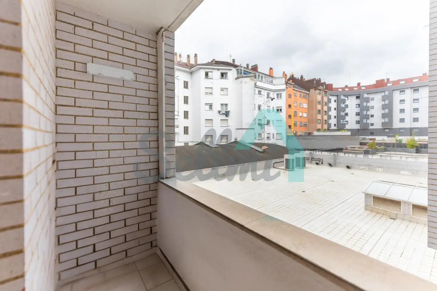 Terraza de Piso de alquiler en Oviedo  con Calefacción, Parquet y Terraza