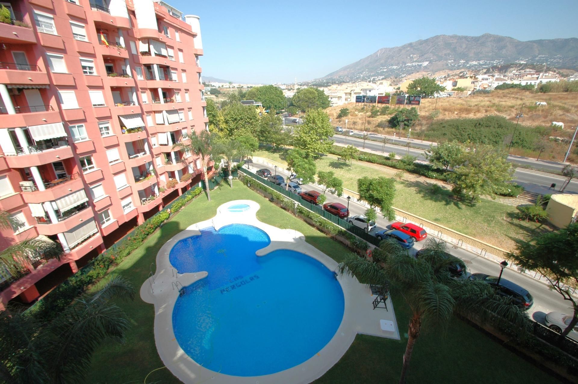 Piscina de Piso de alquiler en Fuengirola con Terraza y Piscina comunitaria
