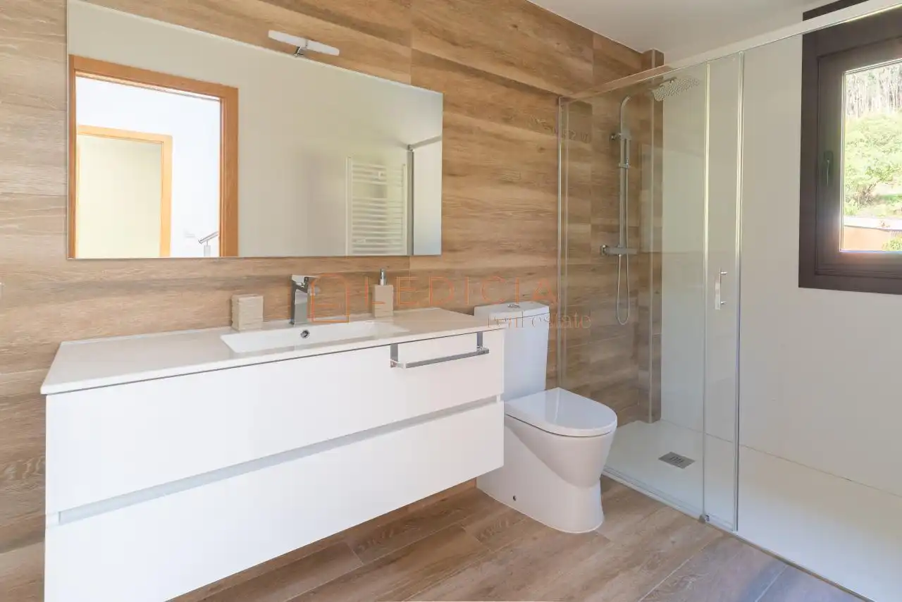 Bathroom of Houses for sale in Moaña  with Heating, Private garden and Swimming Pool