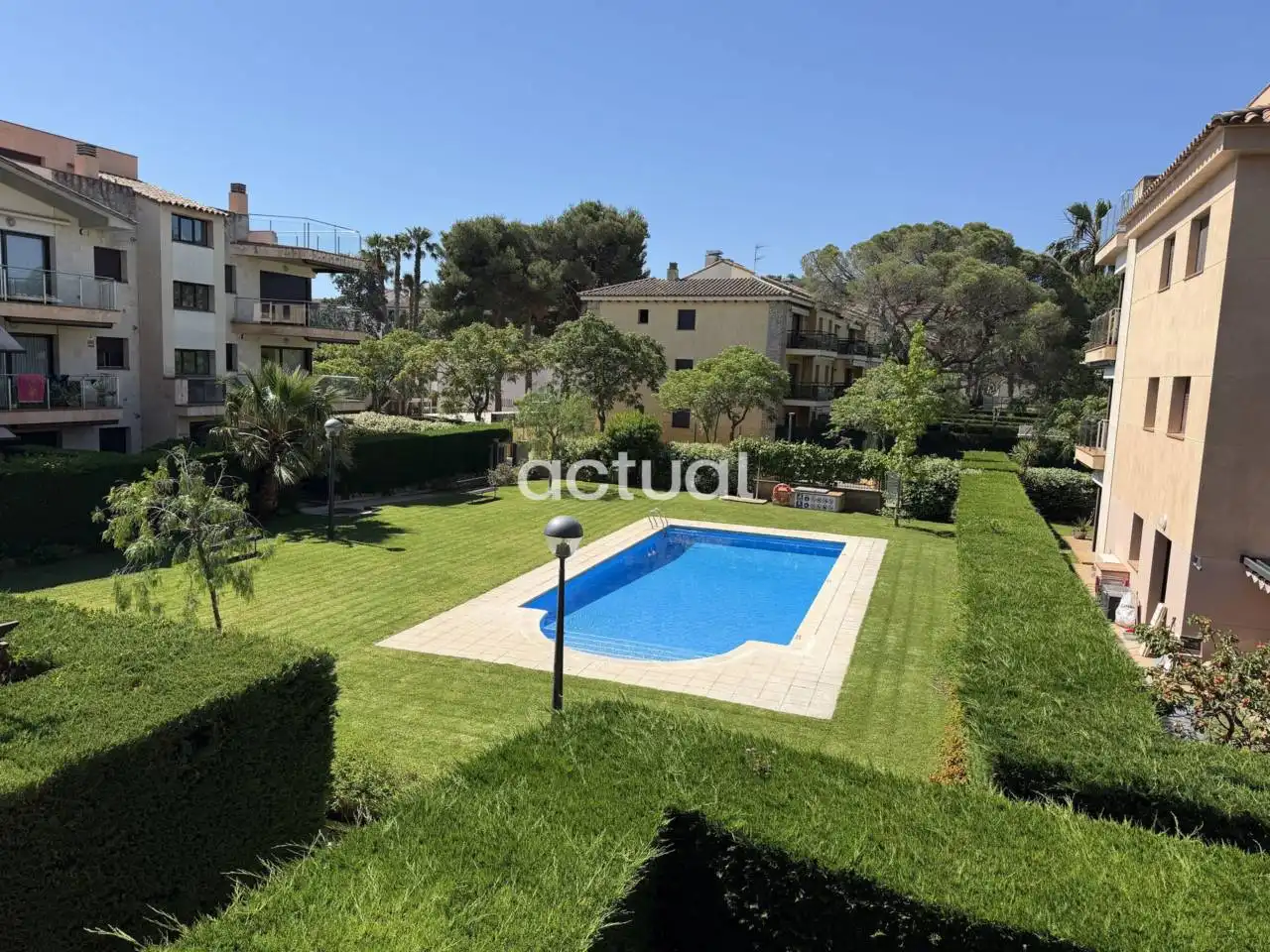 Schwimmbecken von Wohnungen zum Verkauf in Castell d'Aro, Platja d'Aro i s'Agaró mit Klimaanlage, Heizung und Terrasse