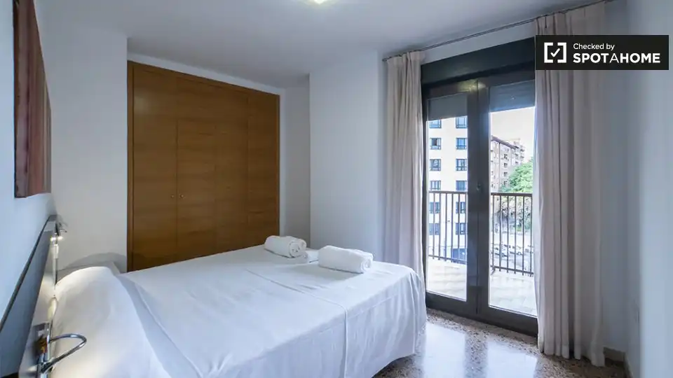 Dormitori de Pis de lloguer en Valencia amb Aire condicionat, Calefacció i Moblat