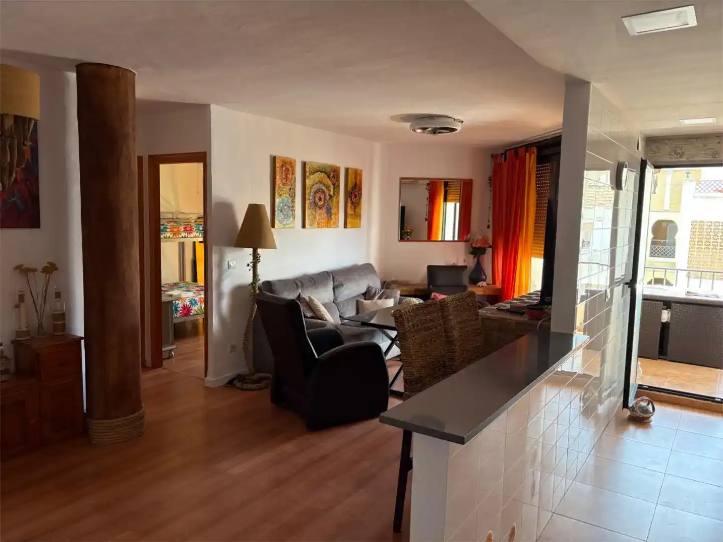 Wohnzimmer von Dachboden zur Miete in Zahara de los Atunes mit Klimaanlage, Schwimmbad und Balkon