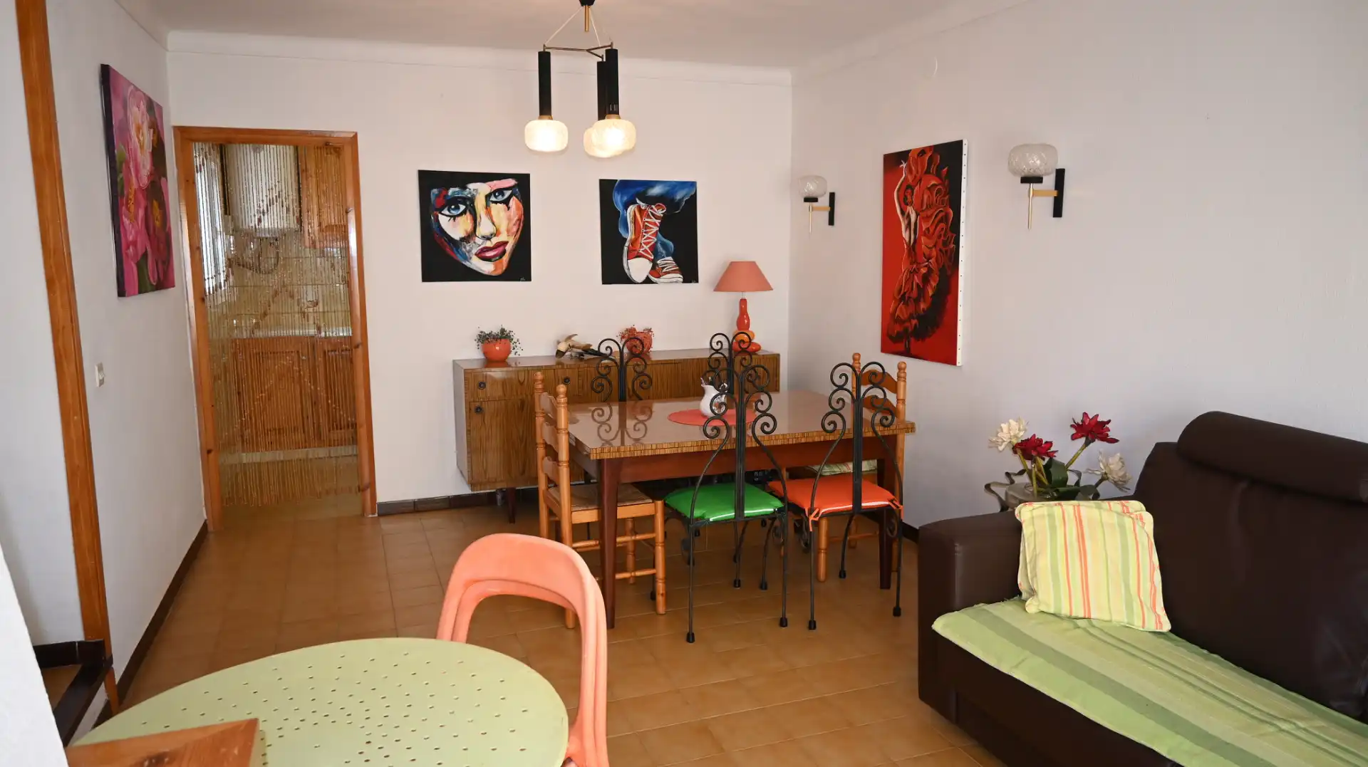 Esszimmer von Einfamilien-Reihenhaus zum Verkauf in L'Escala mit Möbliert