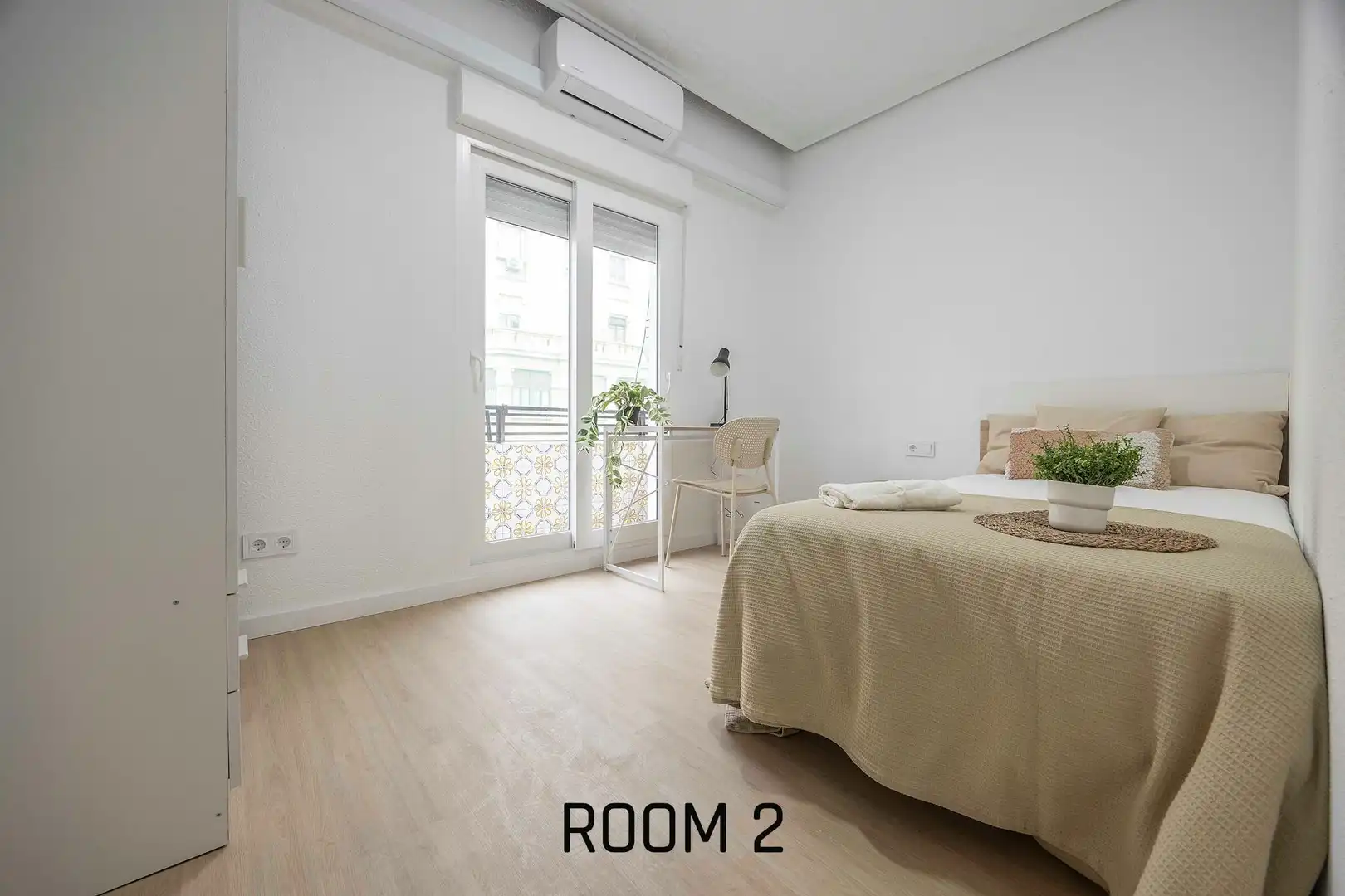 Bedroom of Flat for share in Valencia  with Air Conditioner, Heating and Furnished