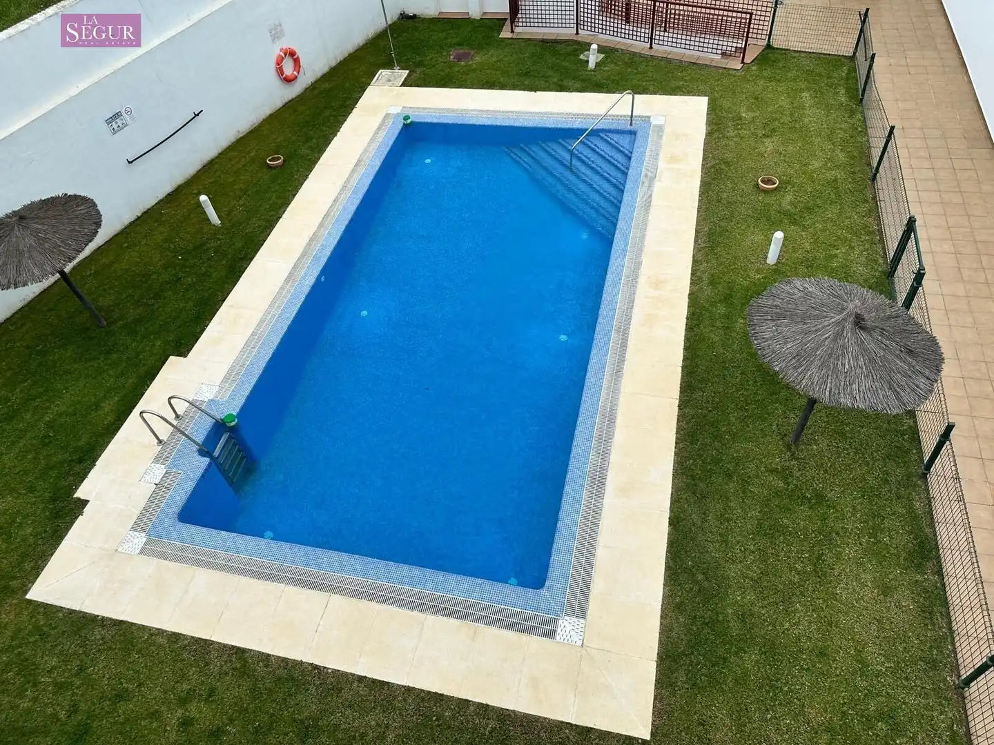 Piscina de Àtic en venda en Conil de la Frontera amb Aire condicionat, Terrassa i Balcó