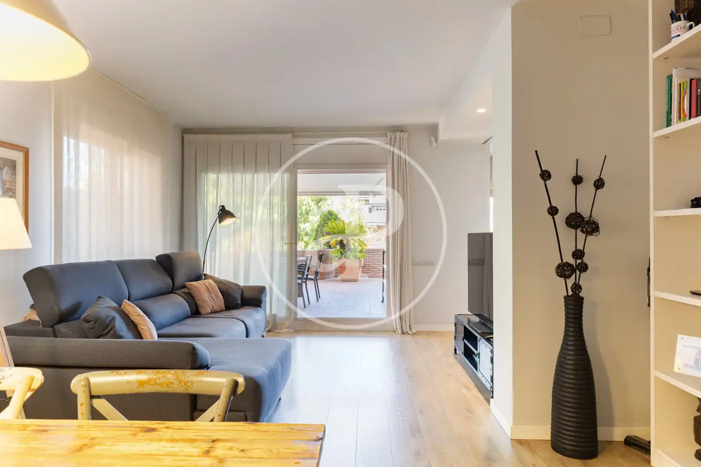 Sala d'estar de Pis en venda en Sant Cugat del Vallès amb Aire condicionat, Calefacció i Jardí privat