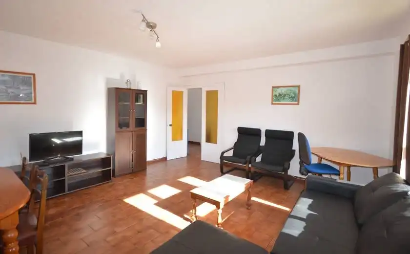 Sala de estar de Apartamento de alquiler en Llanes con Jardín privado, Terraza y Amueblado
