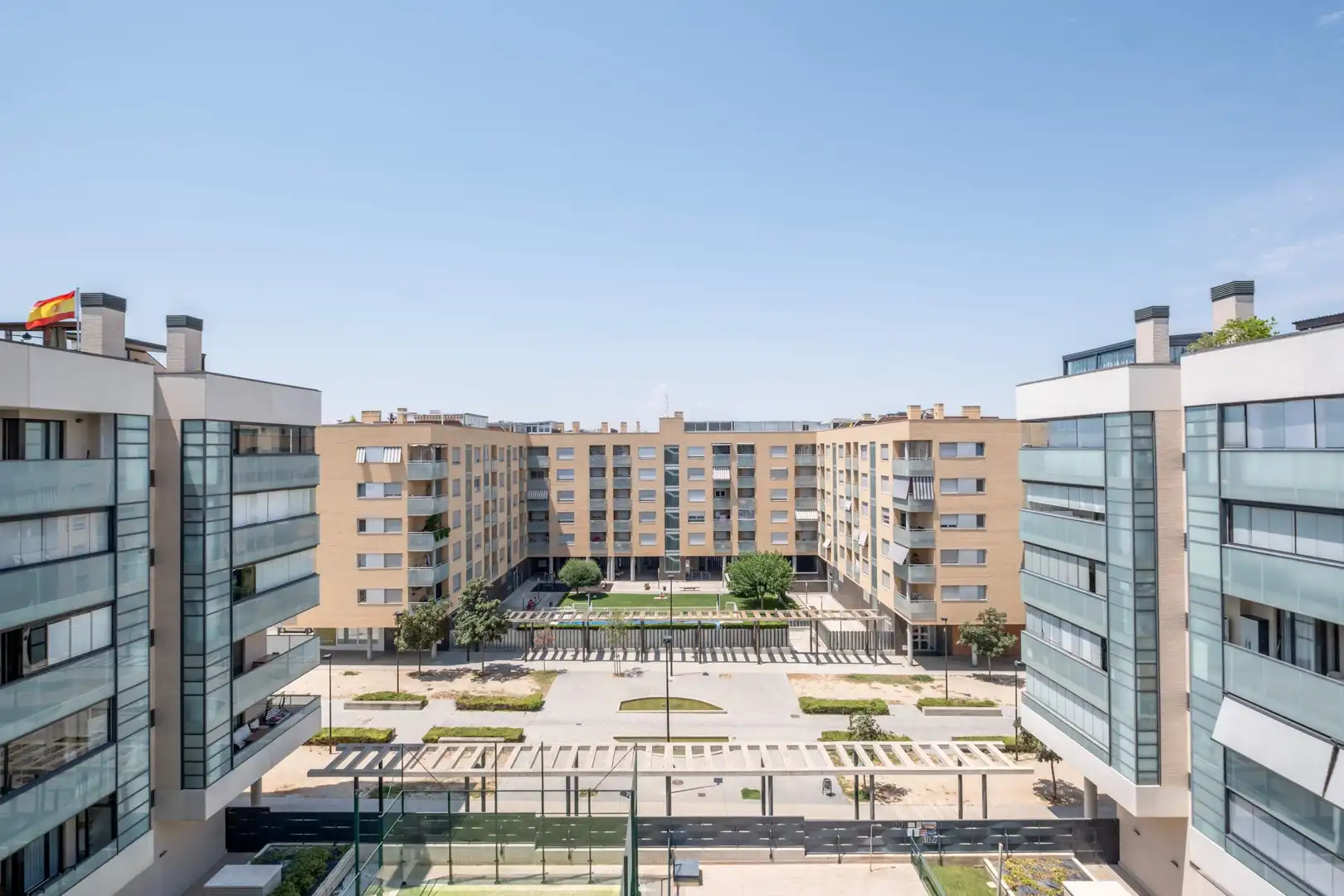 Vista exterior de Ático en venta en Zaragoza con Calefacción, Jardín privado y Terraza