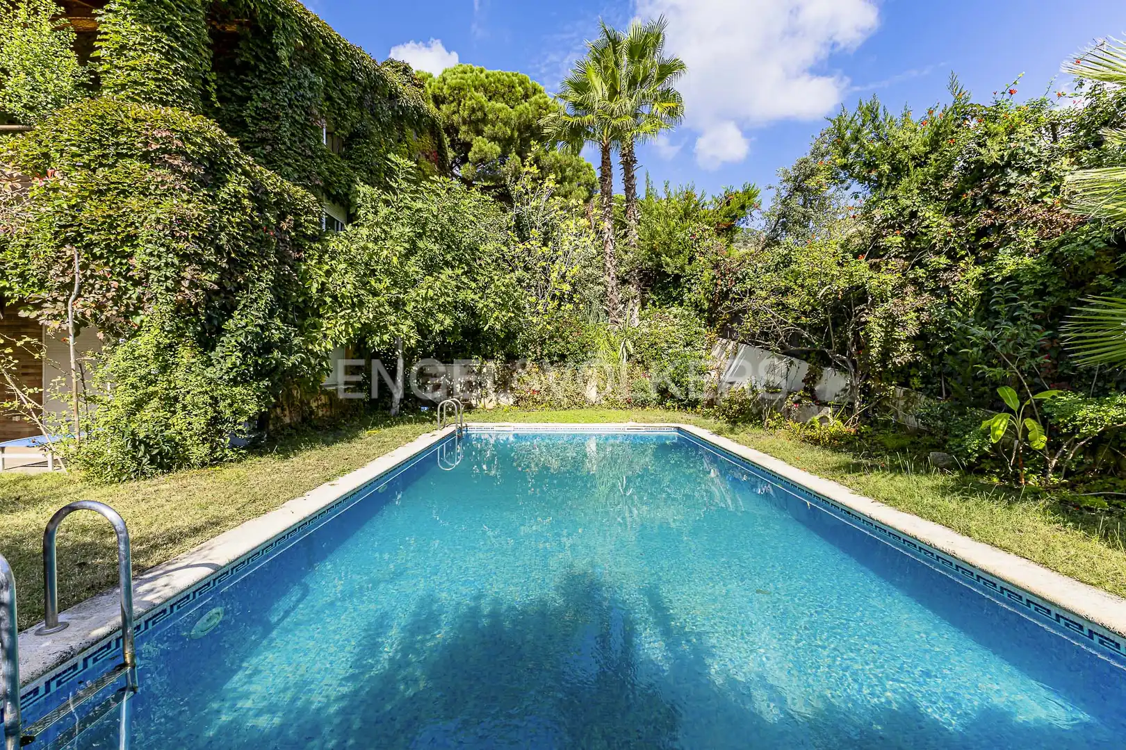 Piscina de Casa o xalet en venda en Cabrils amb Aire condicionat, Calefacció i Jardí privat