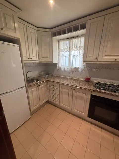 Apartament de lloguer a Calle Torre de Peralada, 4, Castaño - Mirasierra