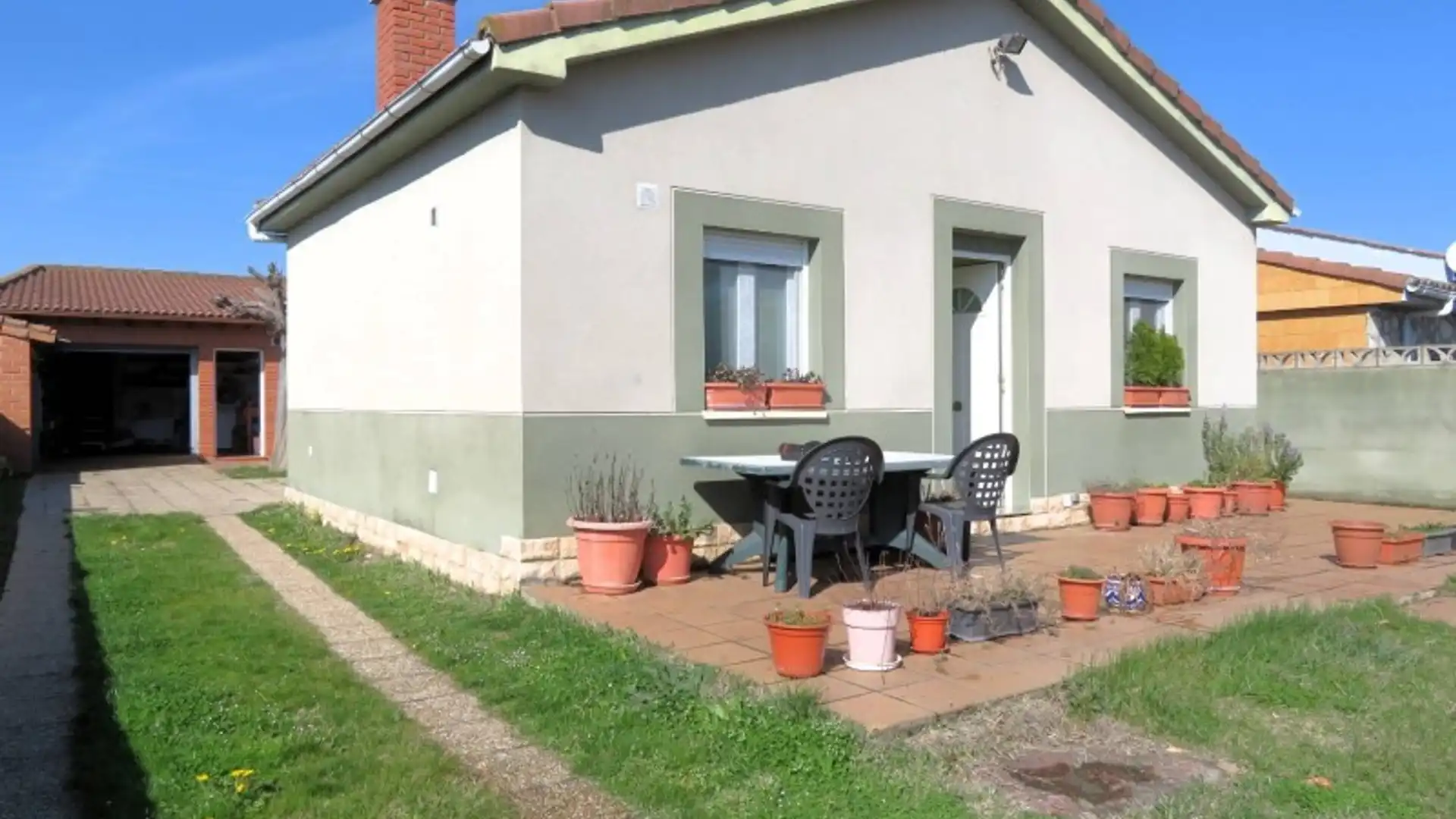 Garden of Houses for sale in Chozas de Abajo  with Heating, Storage room and Furnished