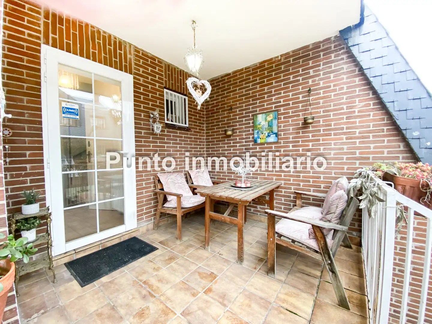 Vista exterior de Casa adosada en venta en Valladolid con Calefacción, Jardín privado y Parquet