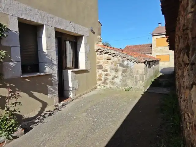 Vista exterior de Casa o chalet en venta en Cascajares de la Sierra con Trastero y Amueblado