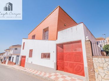 Villa mit Pool zum Verkauf in Calle de Dalí