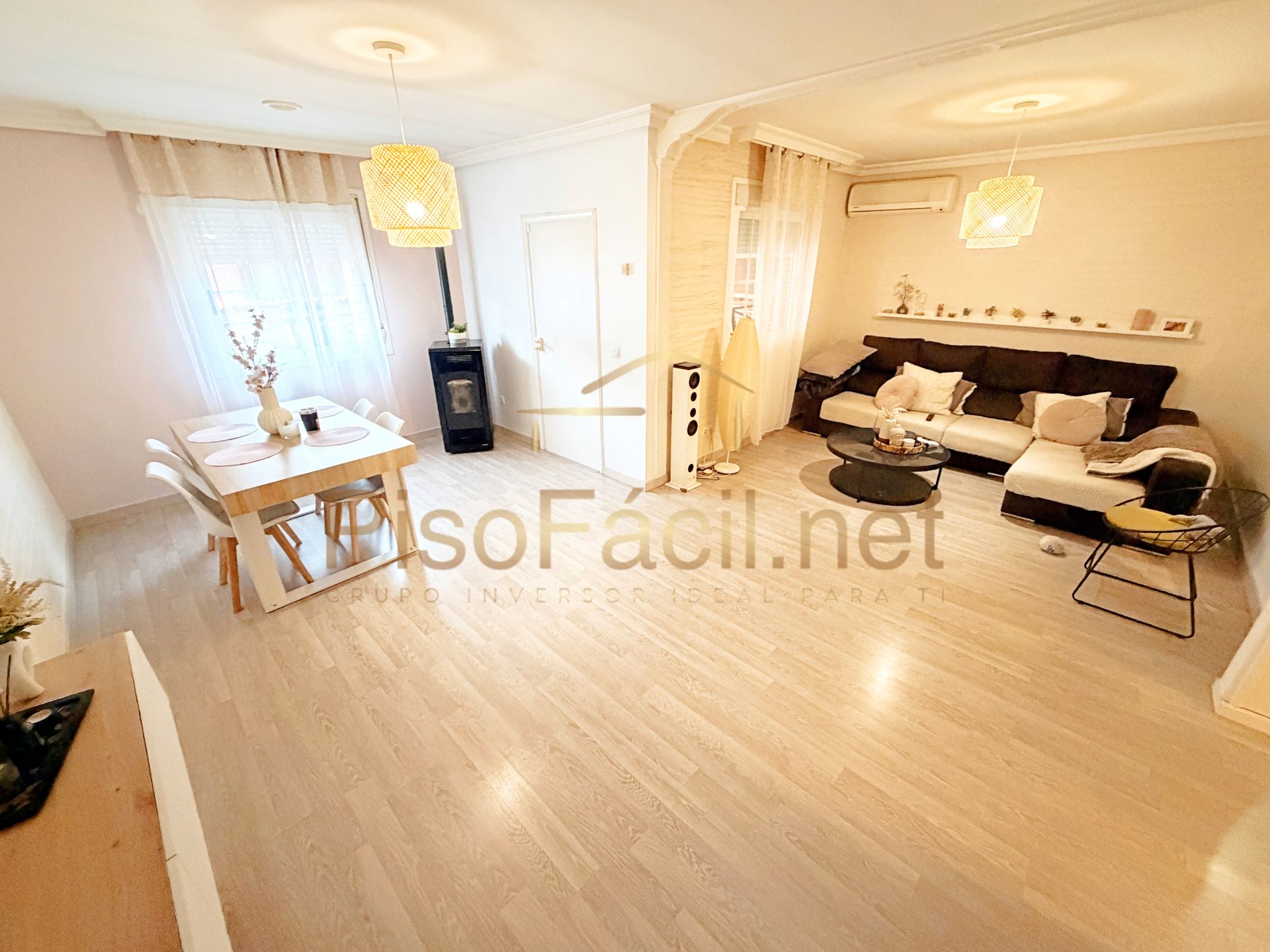 Sala d'estar de Casa o xalet en venda en Yuncos amb Aire condicionat, Calefacció i Jardí privat