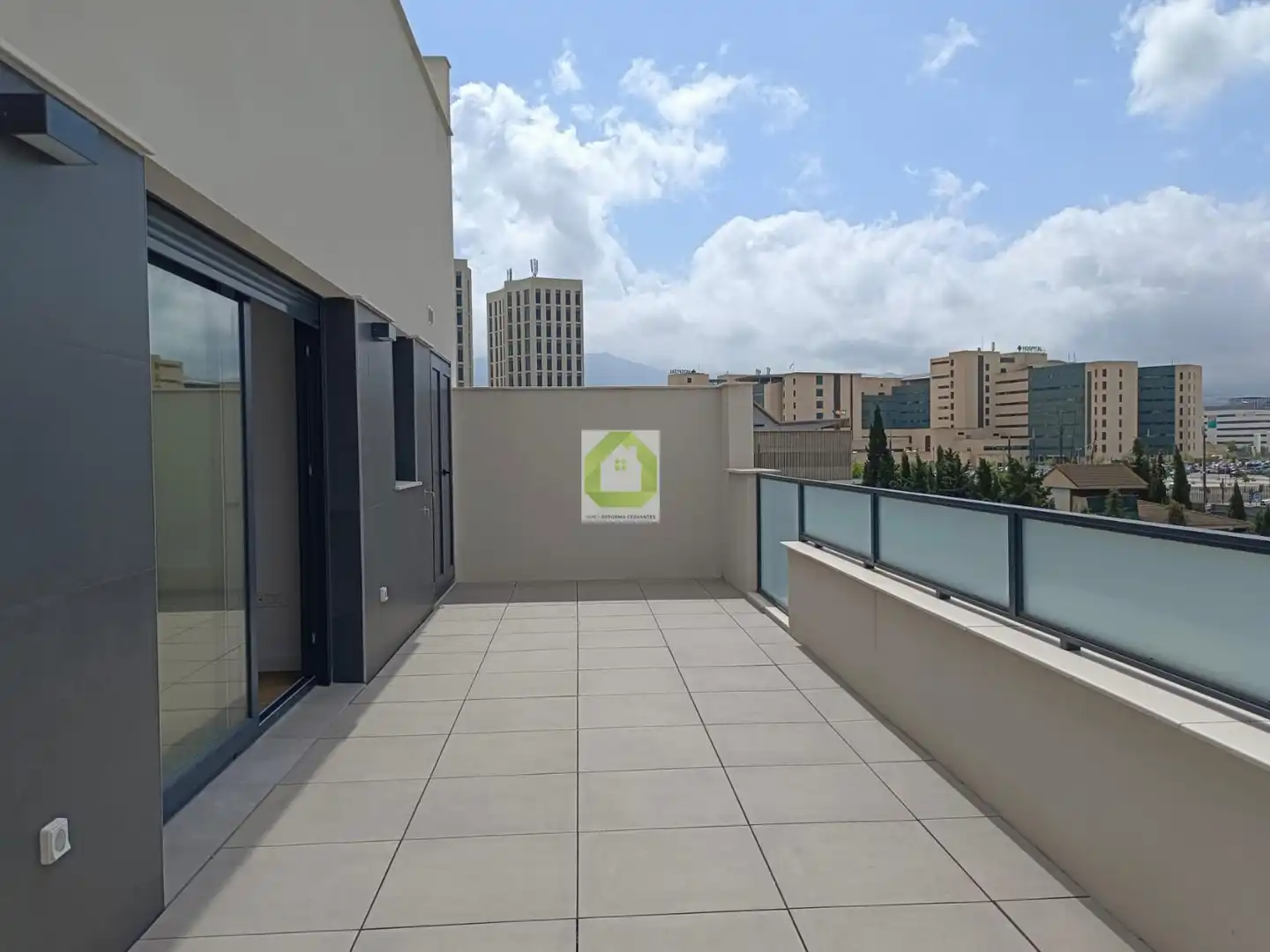 Terrasse von Dachboden zur Miete in Armilla mit Klimaanlage, Terrasse und Abstellraum