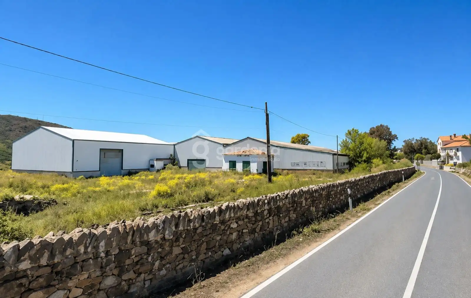 Vista exterior de Nau industrial en venda en Guadalcanal