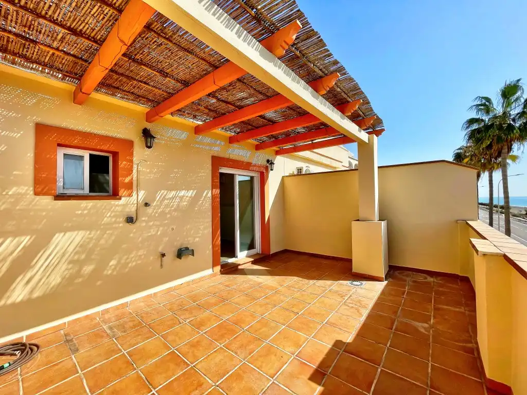 Terrasse von Einfamilien-Reihenhaus zum Verkauf in Vélez-Málaga mit Klimaanlage, Terrasse und Abstellraum