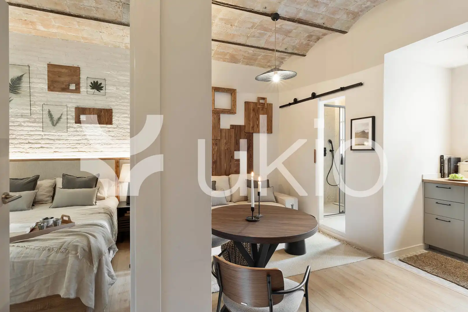 Dormitori de Apartament de lloguer en Barcelona amb Aire condicionat, Calefacció i Moblat