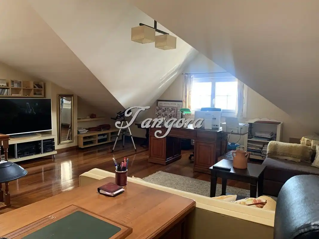 Wohnzimmer von Einfamilien-Reihenhaus zum Verkauf in Castro-Urdiales mit Heizung, Parkett und Terrasse