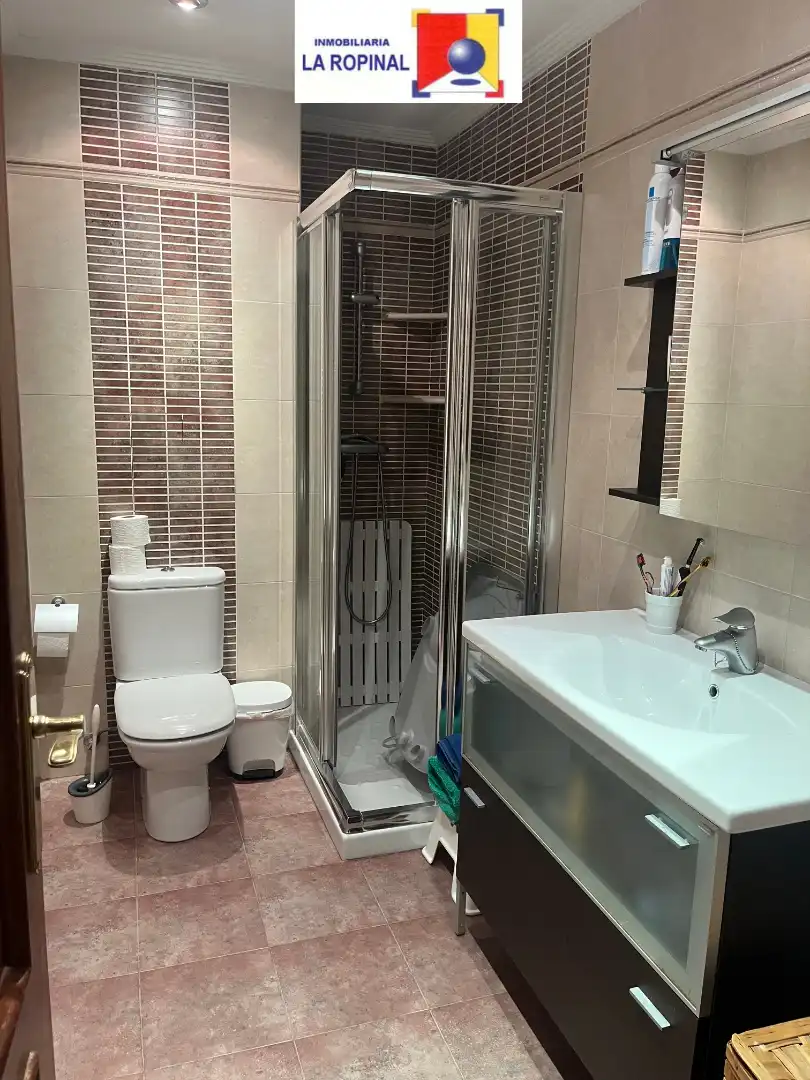 Bathroom of Flat for sale in Salamanca  with Heating, Parquet flooring and Furnished