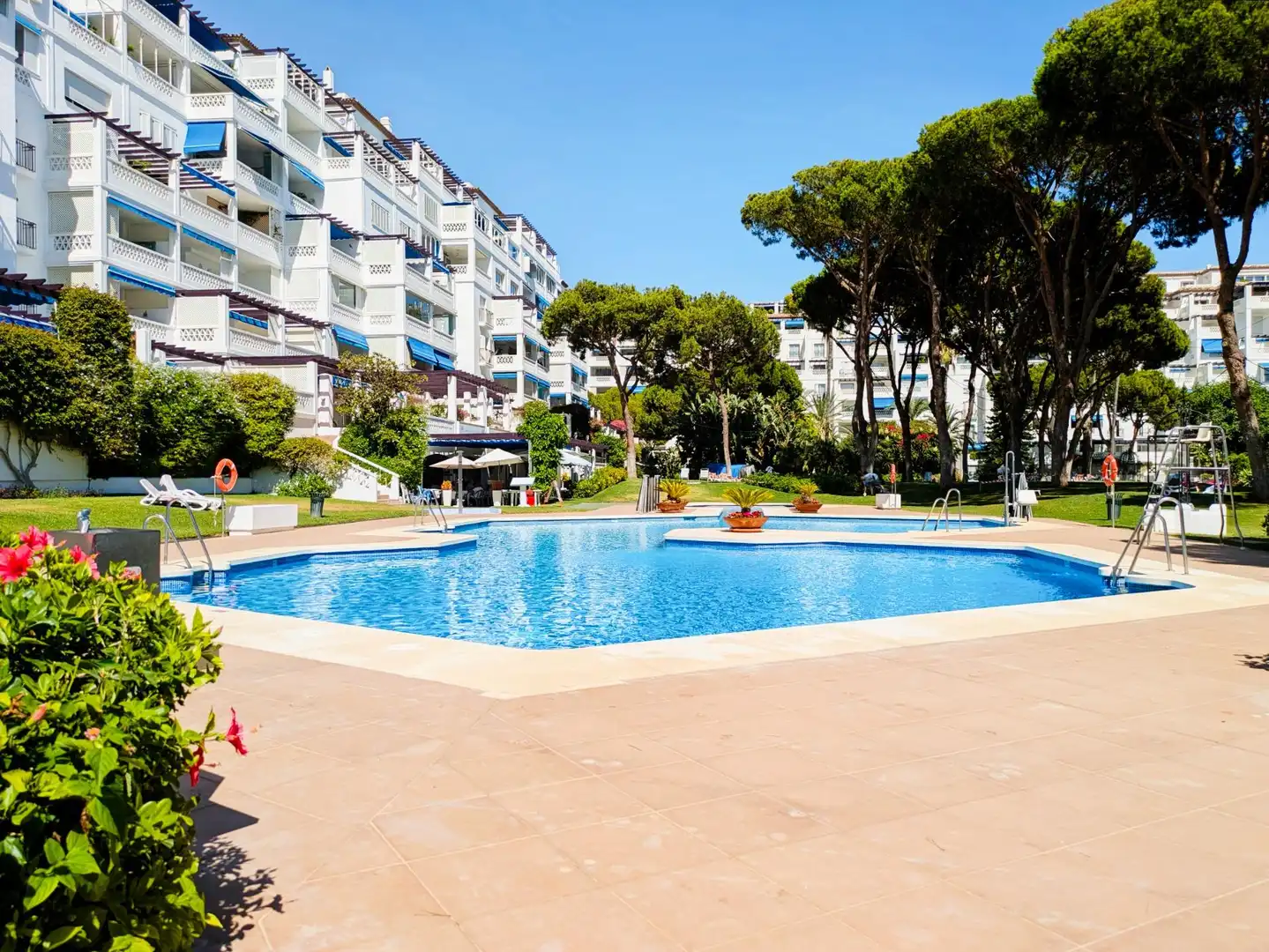 Swimming pool of Flat for sale in Marbella  with Air Conditioner, Heating and Private garden