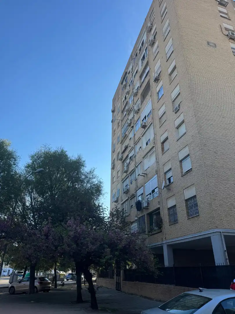 Exterior view of Flat for sale in Sevilla  with Air Conditioner and Furnished