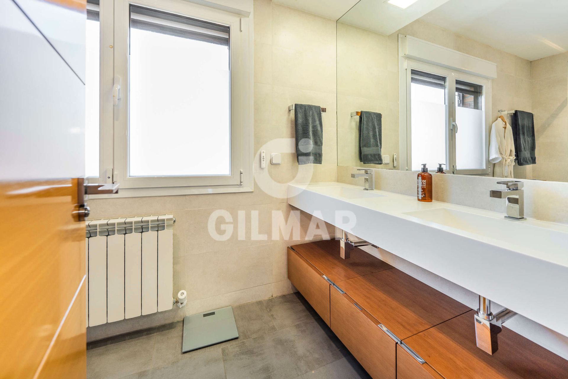 Bathroom of House or chalet for sale in La Moraleja  with Air Conditioner, Heating and Private garden