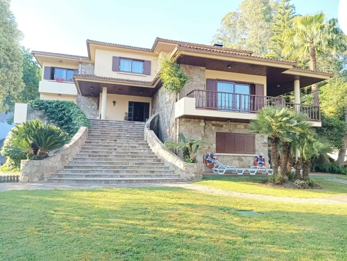 Vista exterior de Casa o xalet en venda en Gondomar amb Calefacció, Terrassa i Piscina