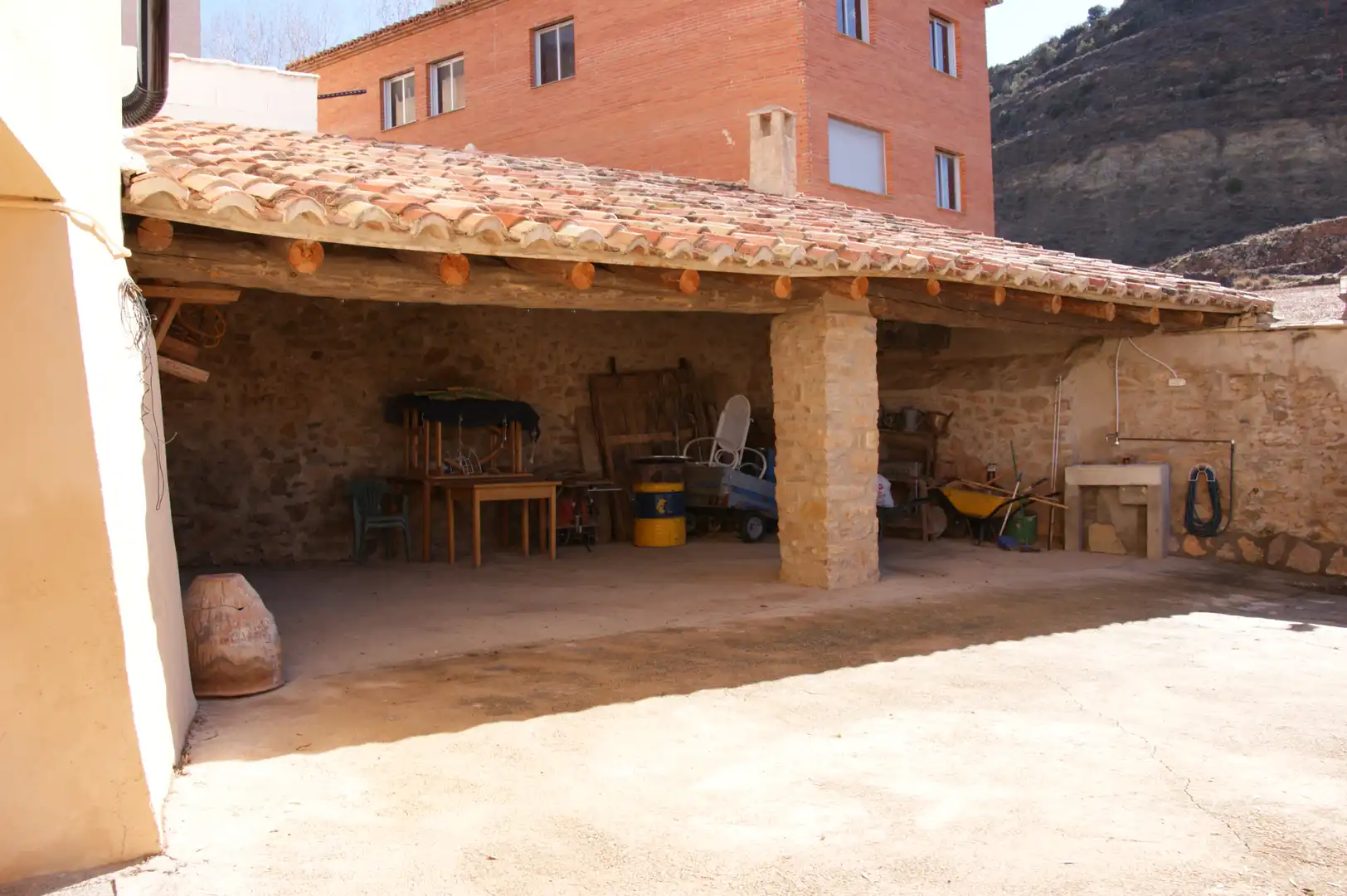 Vista exterior de Casa o chalet en venta en Castellote con Calefacción, Jardín privado y Amueblado