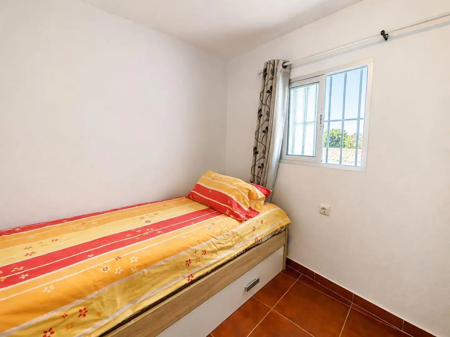 Bedroom of Houses for sale in Alcalá de los Gazules  with Terrace, Storage room and Furnished