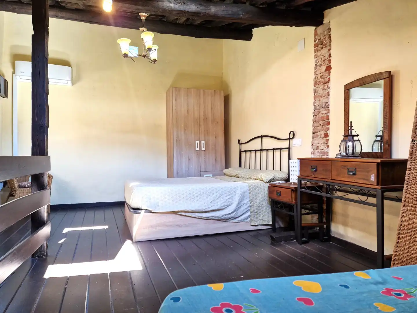 Dormitori de Finca rústica en venda en El Hornillo  amb Aire condicionat, Calefacció i Moblat