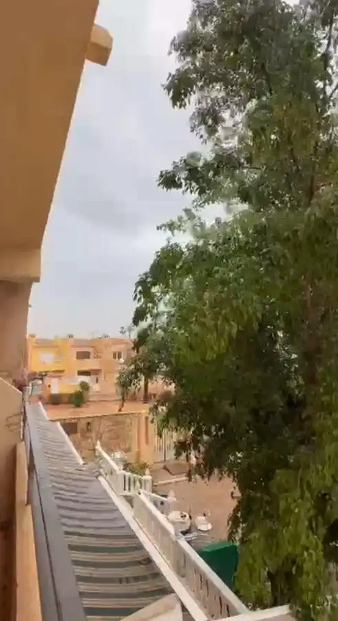 Außenansicht von Wohnung zum Verkauf in Torrevieja mit Klimaanlage, Terrasse und Möbliert