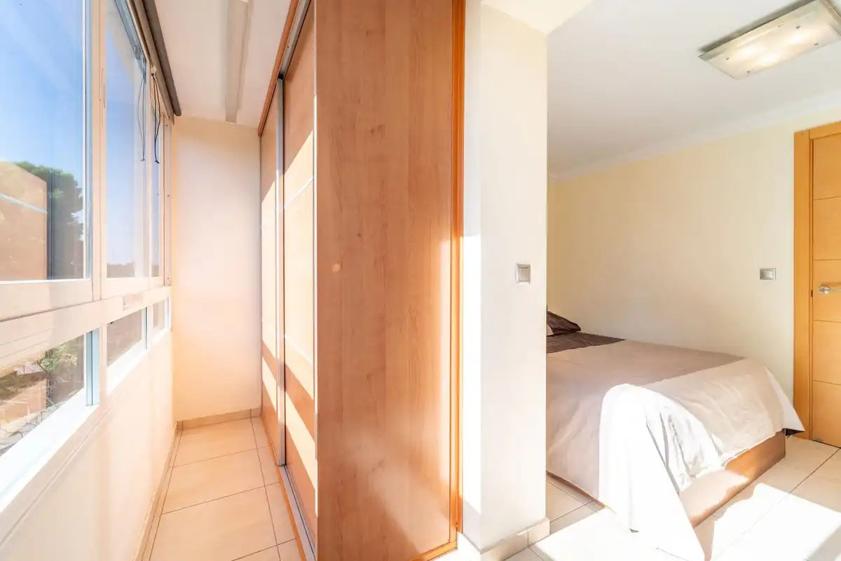 Habitación de Apartamento de alquiler en Benalmádena con Aire acondicionado y Piscina comunitaria