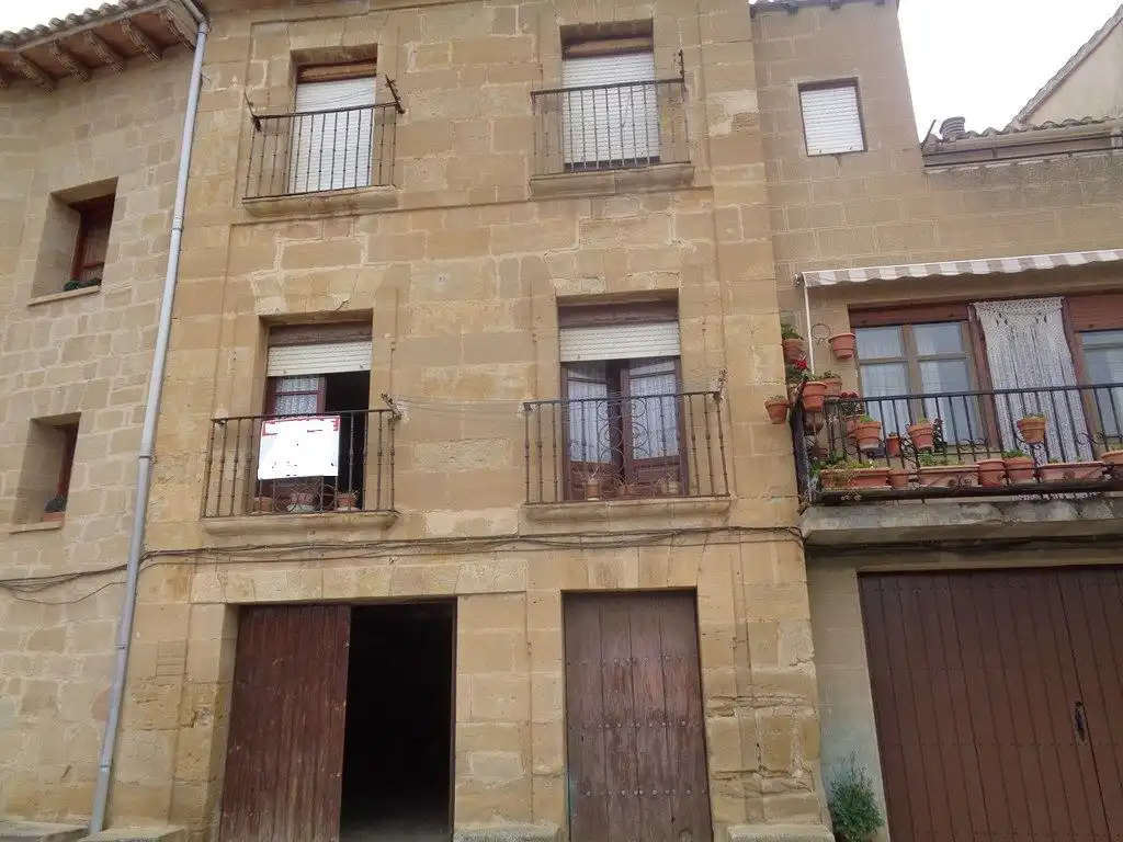 Vista exterior de Finca rústica en venda en Briones amb Traster, Moblat i Balcó