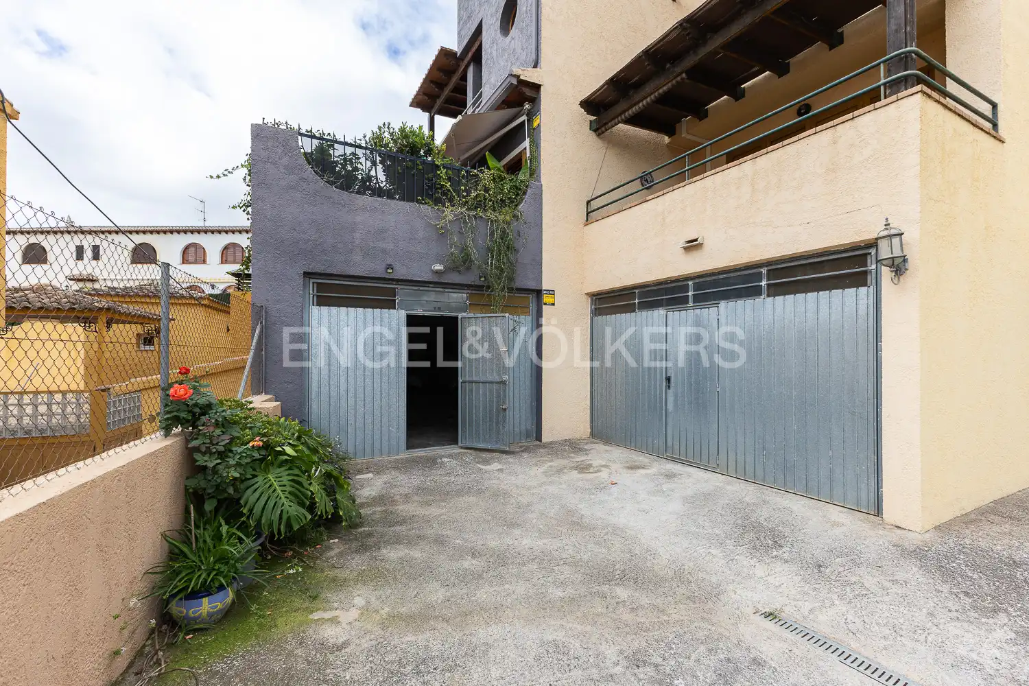 Vista exterior de Casa adosada en venta en Viver con Calefacción, Terraza y Amueblado