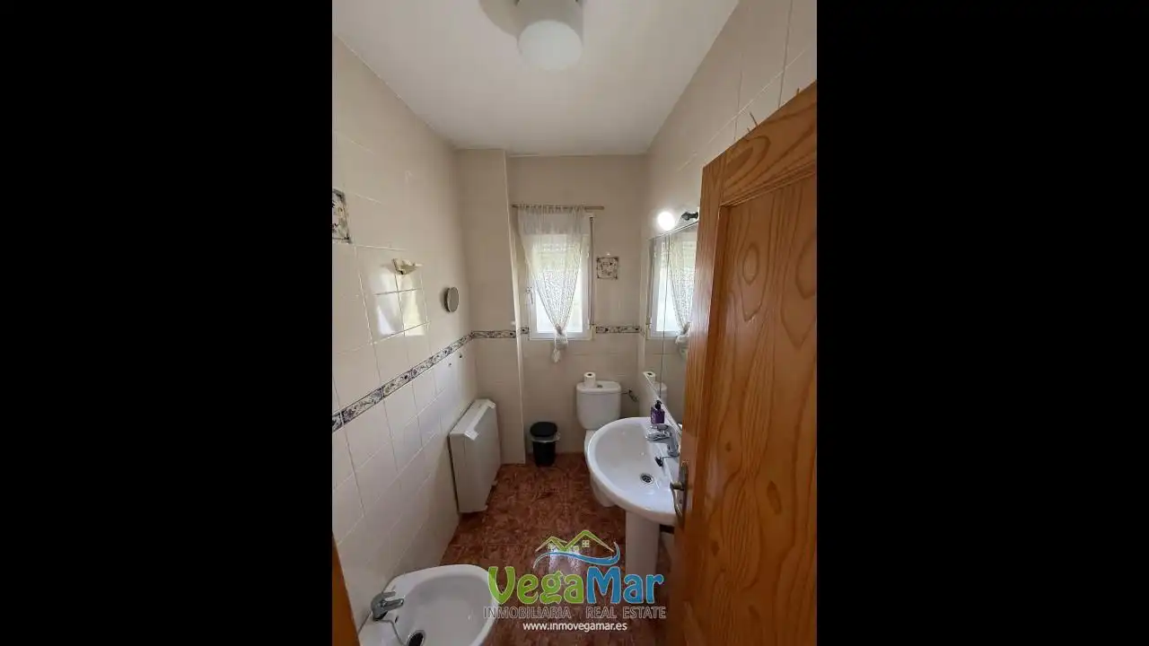 Bany de Casa o xalet de lloguer en Salobreña amb Jardí privat, Terrassa i Piscina