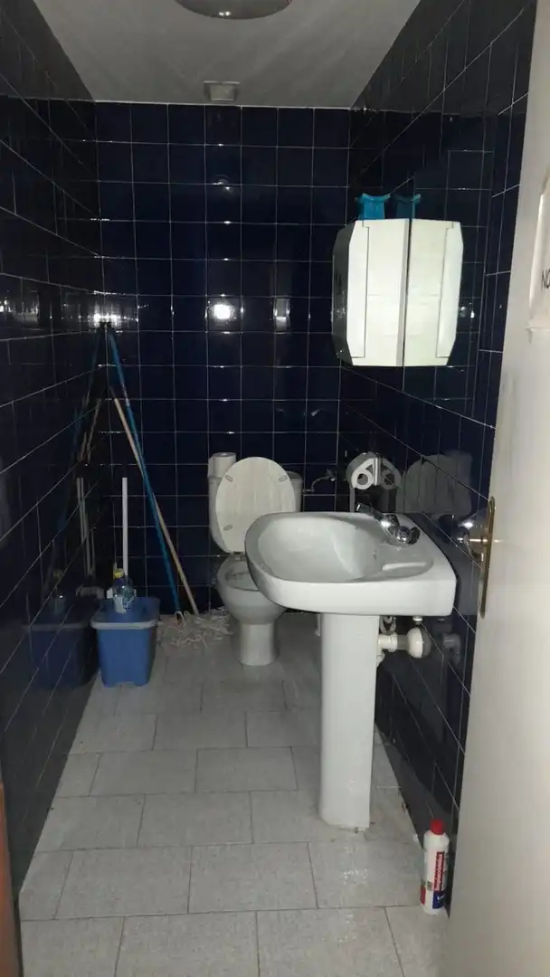 Bany de Oficina de lloguer en Valladolid amb Aire condicionat i Calefacció