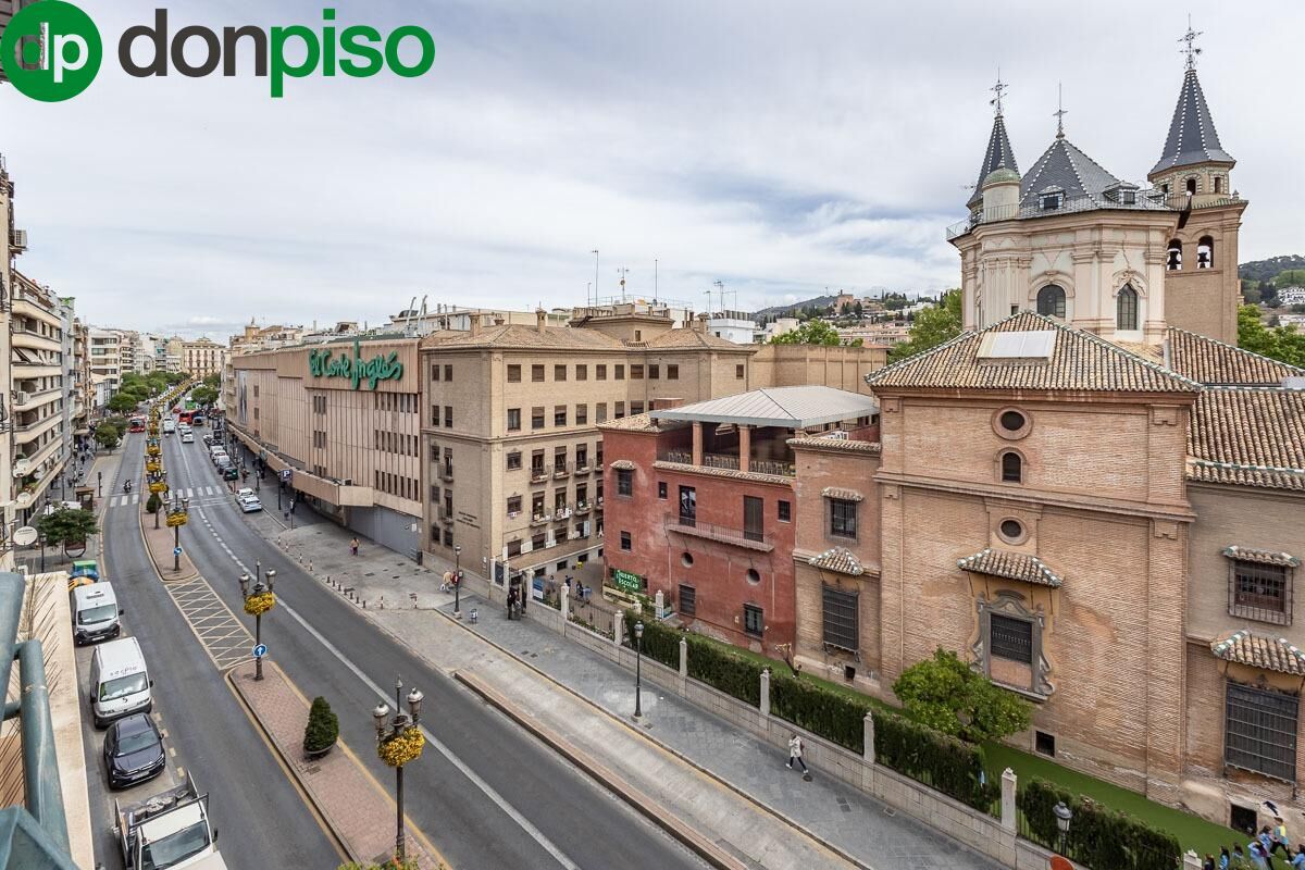 Vista exterior de Piso en venta en  Granada Capital con Calefacción y Terraza