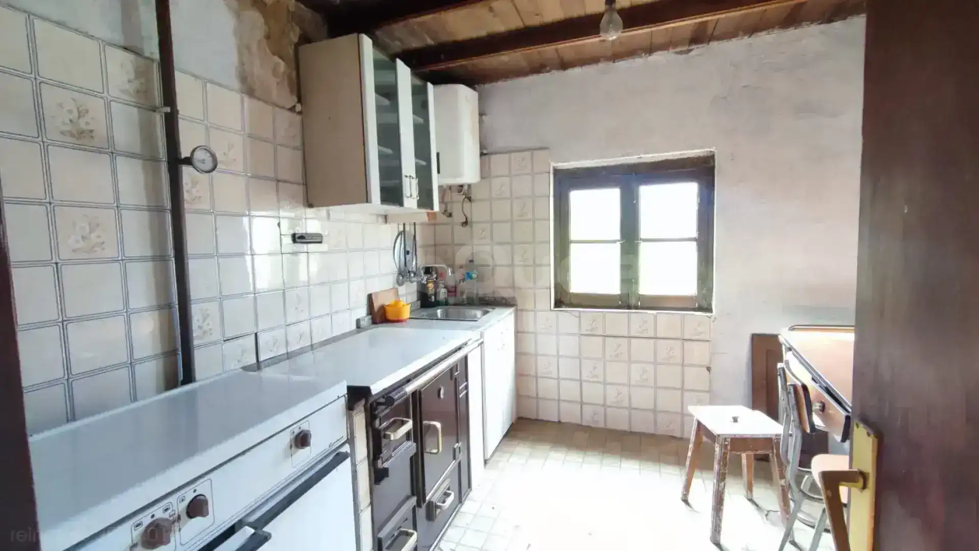 Cuina de Casa o xalet en venda en Belmonte de Miranda amb Jardí privat