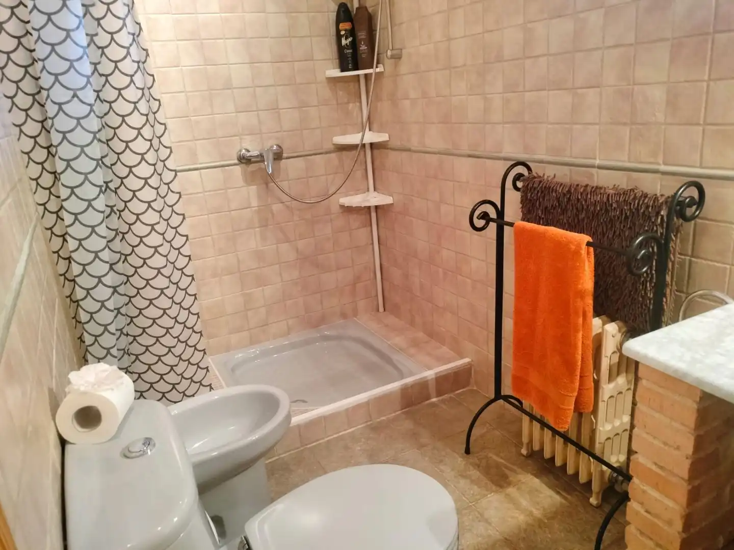 Badezimmer von Haus oder Chalet zum Verkauf in Almodóvar del Campo mit Heizung, Terrasse und Abstellraum