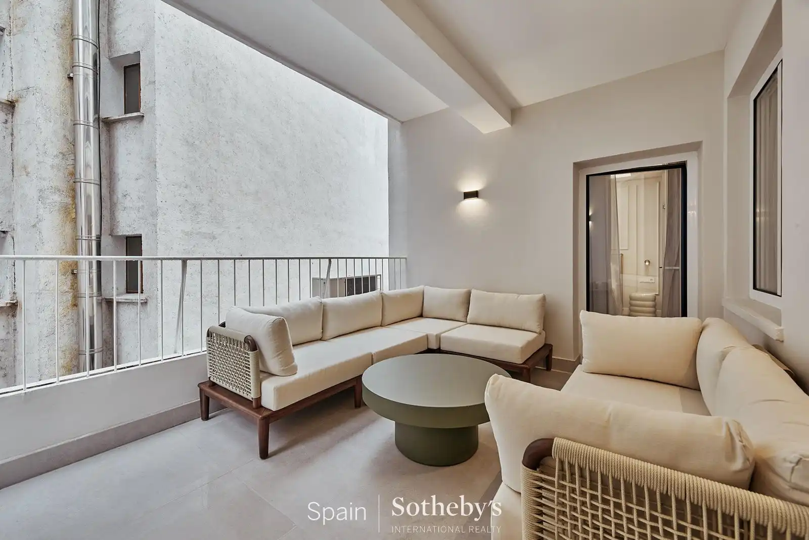 Sala d'estar de Apartament en venda en Madrid amb Aire condicionat, Calefacció i Terrassa