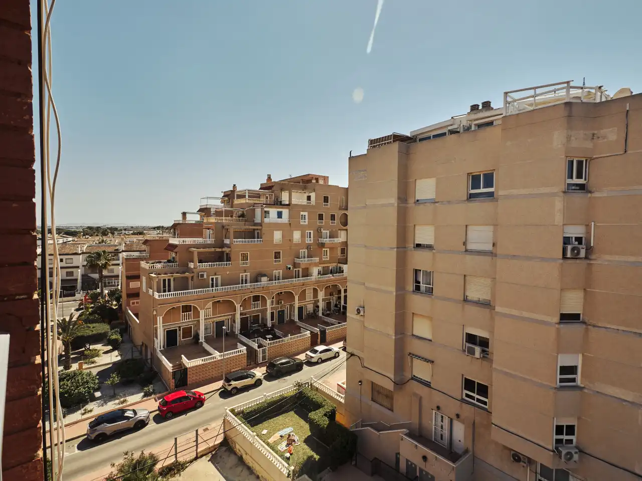 Außenansicht von Wohnungen zum Verkauf in Torrevieja mit Klimaanlage, Heizung und Terrasse