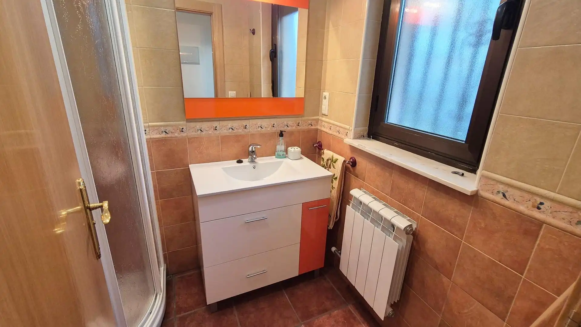 Bathroom of Houses for sale in San Esteban de la Sierra